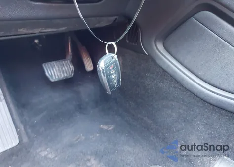 2018 Lincoln Continental Premiere z USA, uszkodzony, nr VIN 1LN6L9PK6J5602902